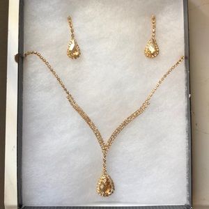 Necklace and earring set